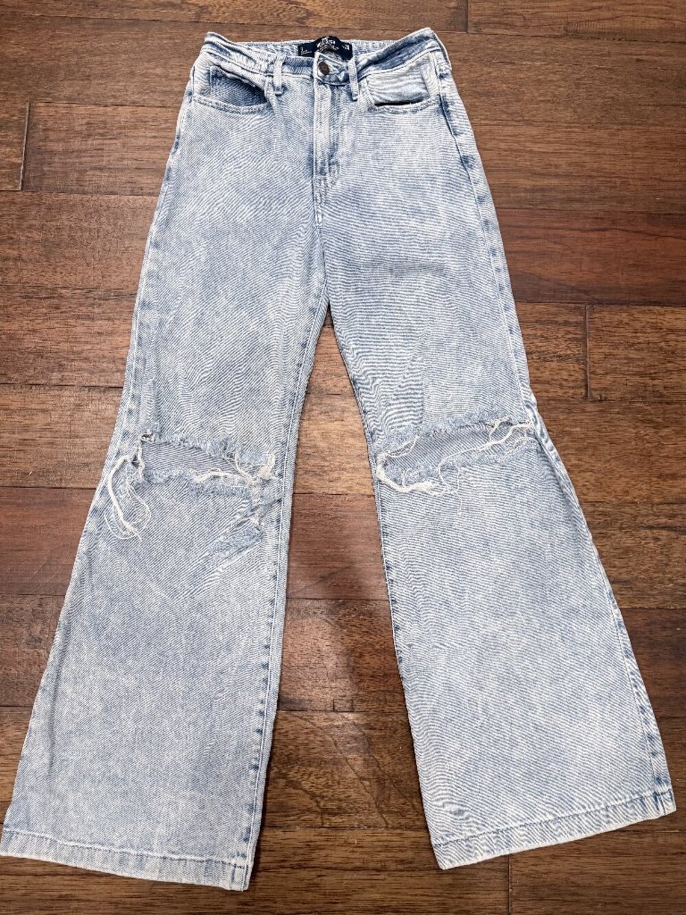 Hollister Ultra High Rise Wide Leg Jeans Women’s W26 Light Wash Distressed Baggy